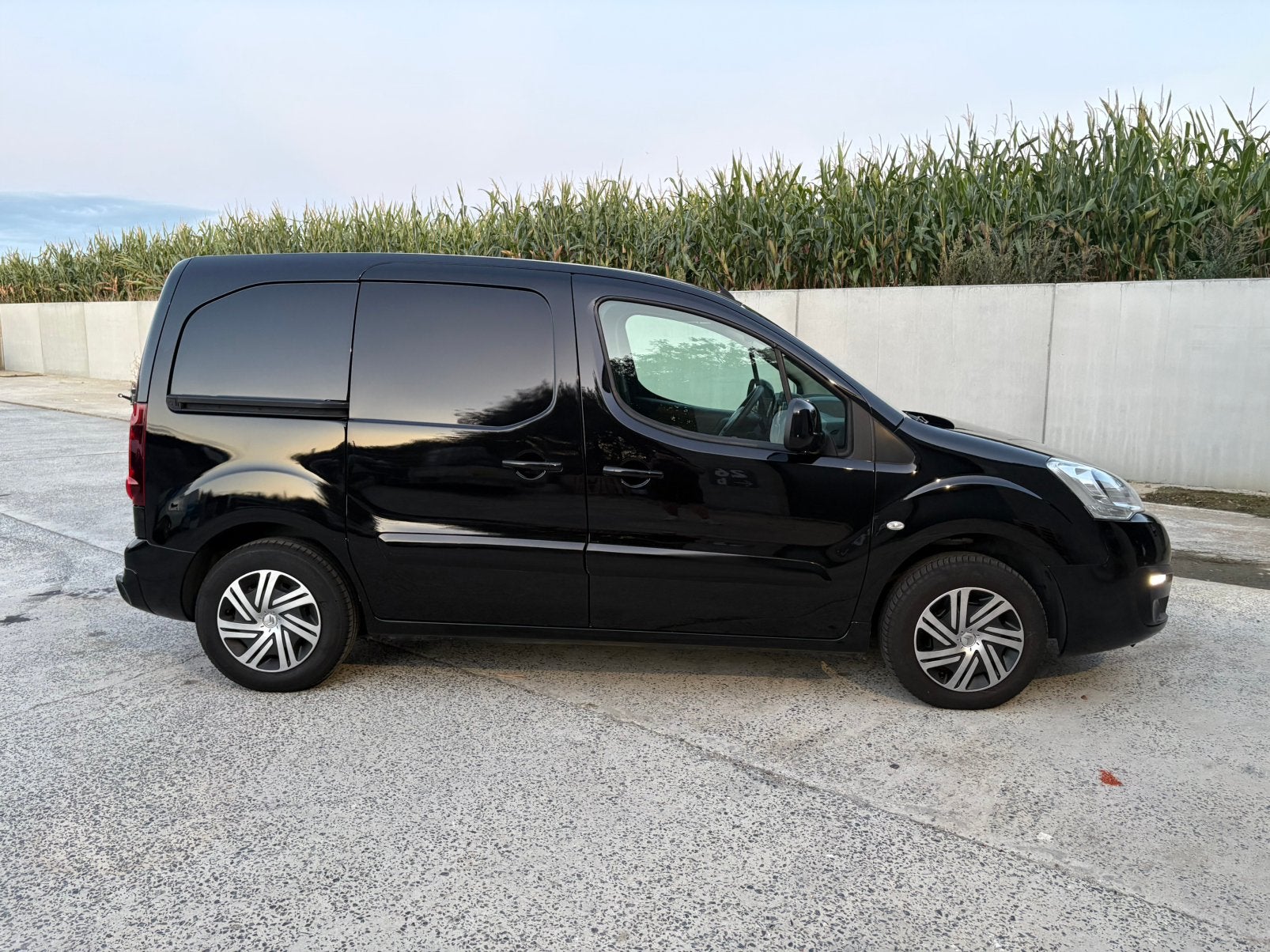 Citroën Berlingo Btw Essence 82Dkm ! ! !, Autos, Achat, Euro 6, Entreprise, Noir