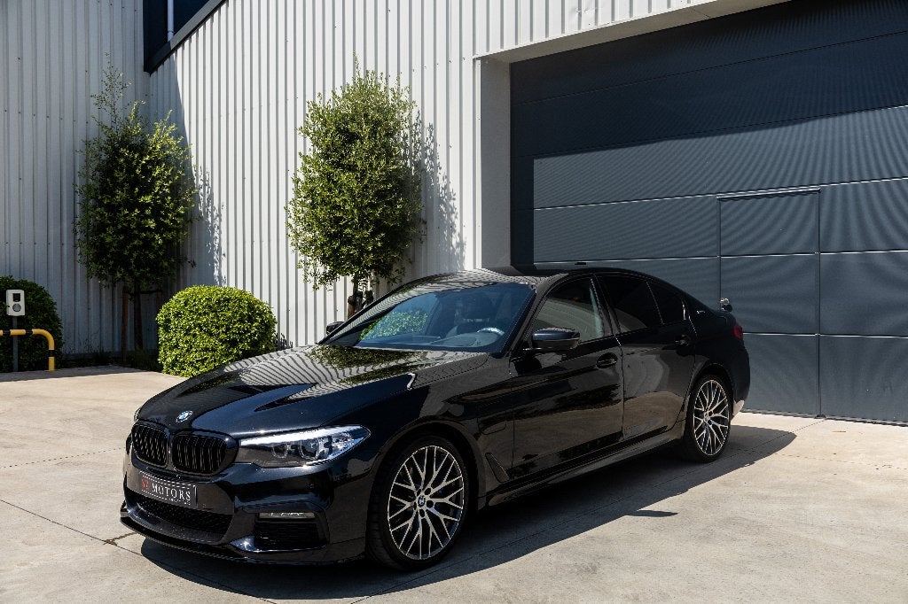 BMW 530e |Head-up | Camera V+A | M pack | Garantie |Topstaat, Auto's, BMW, Automaat, Testrit aan huis, Achterwielaandrijving, Zwart