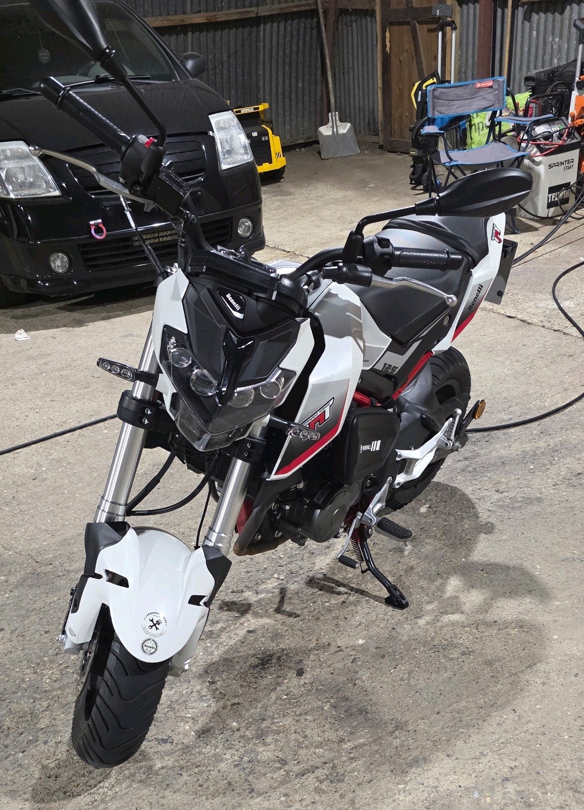 Benelli TNT 125 2023 - slechts 2.265 km, Motoren, Sportuitlaat, Occasion, Particulier, 125 cc