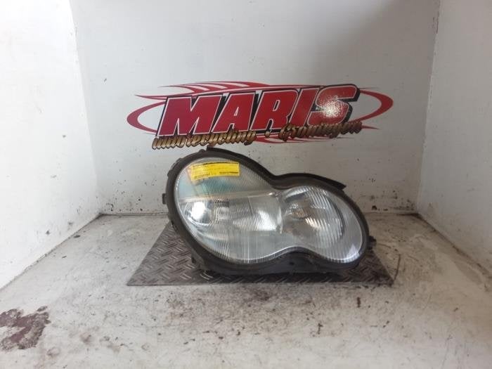 Phare droit d'un Mercedes C-Klasse, -, 3 mois de garantie, Utilisé, -