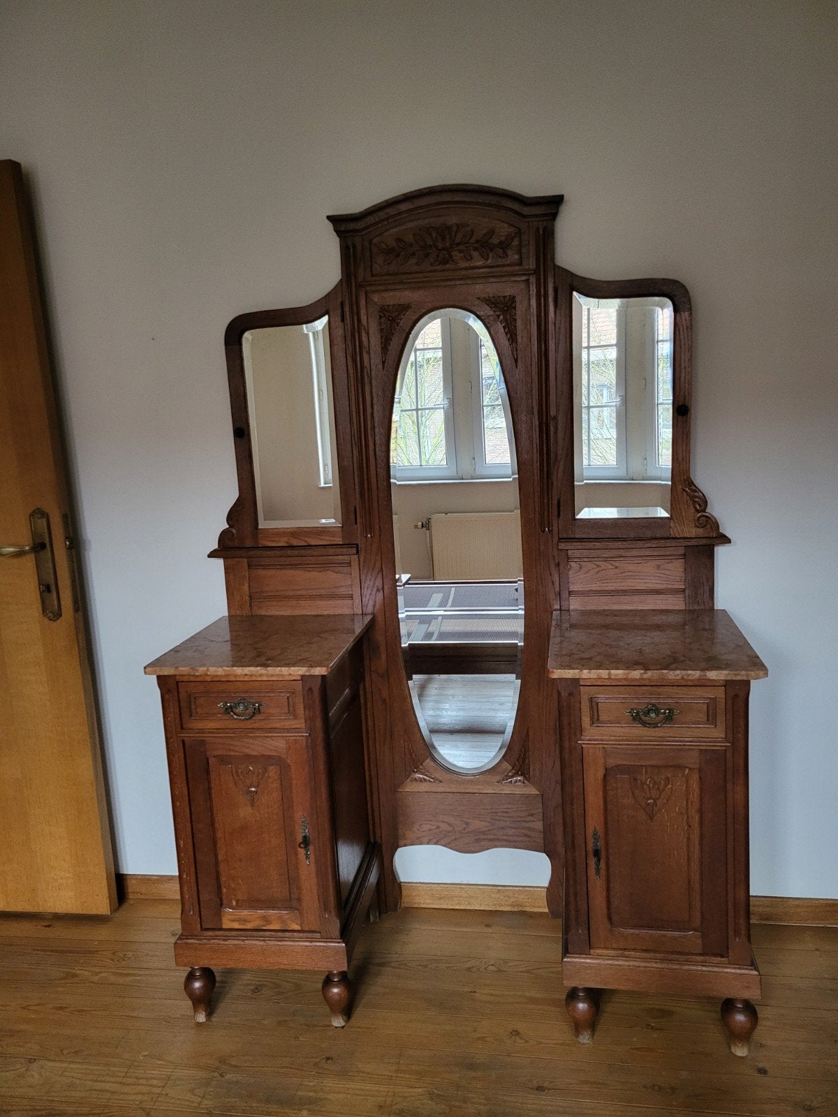 Antieke kaptafel, Enlèvement