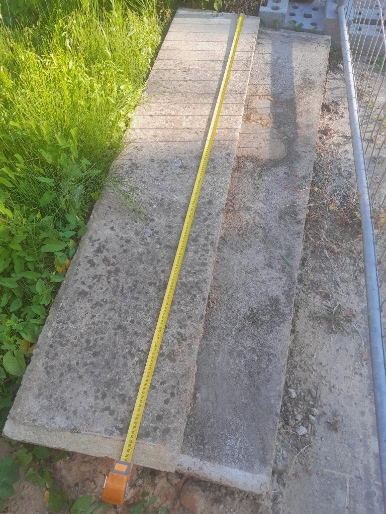 2 betonplaten, Tuin en Terras, Schuttingen, Gebruikt, Ophalen