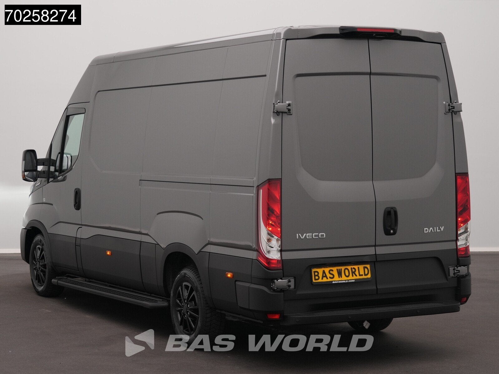Iveco Daily 35S21 BPM VRIJ! 3.0L Black Edition Automaat 210P, Auto's, Stof, Euro 6, 4 cilinders, Iveco