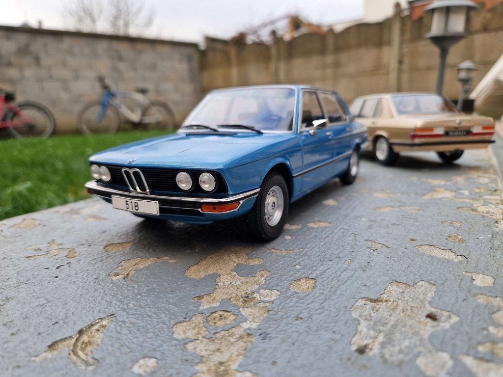 BMW 518i E12 Bleu - Échelle 1/18 - LIMITED PRIX : 69€, Hobby & Loisirs créatifs, Enlèvement ou Envoi, Neuf, Voiture, Autres marques