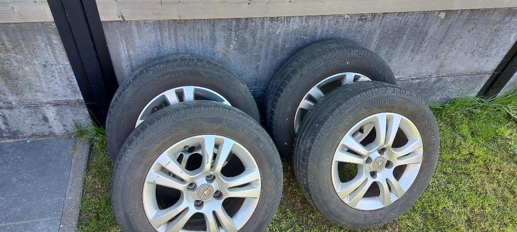 Opel corsa velgen en banden 185/65/R15, Auto-onderdelen, Banden en Velgen, Ophalen, Gebruikt, 15 inch, 185 mm