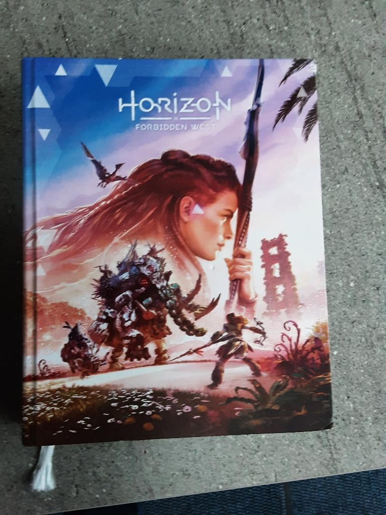 Horizon Forbidden West Collectors Edition strategy guide, Games en Spelcomputers, Ophalen of Verzenden, Zo goed als nieuw, Avontuur en Actie