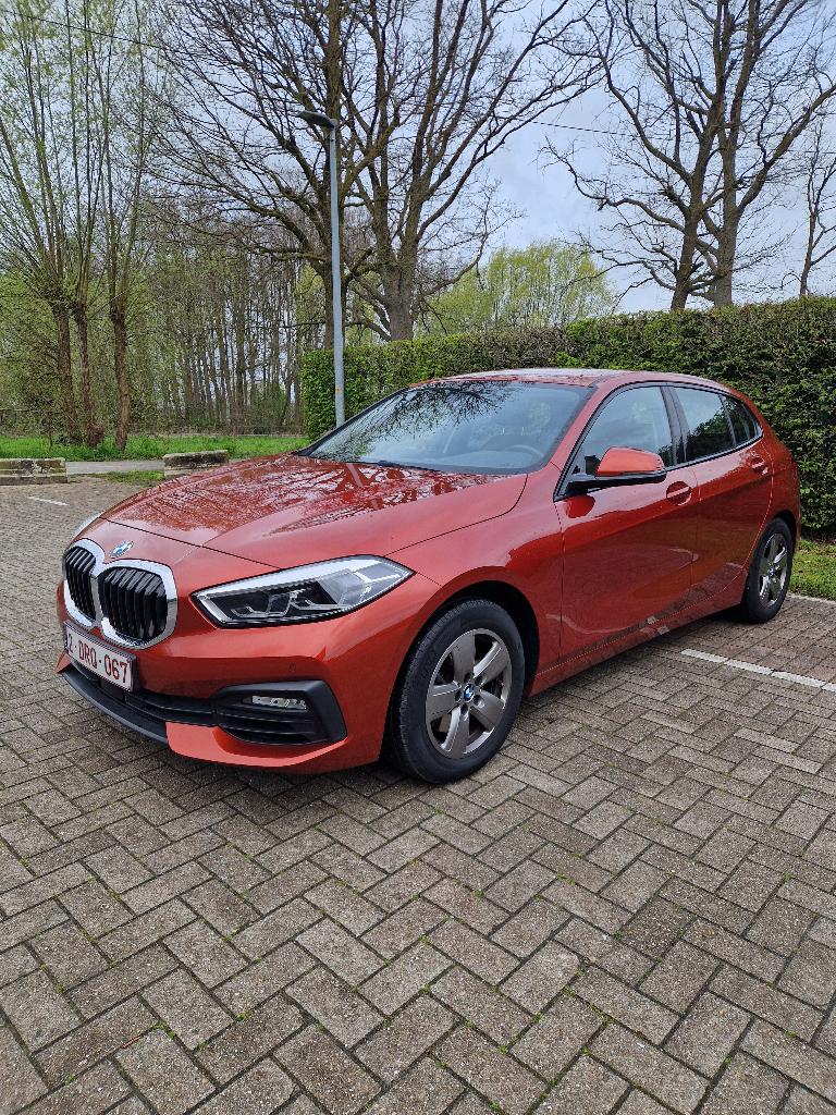 BMW 116iA*Euro 6d*CARPLAY/ANDROID*PDC*ZETELVERW*TREKHAAK*BTW, Auto's, BMW, Overige kleuren, Particulier, Dealer onderhouden, 1100 kg