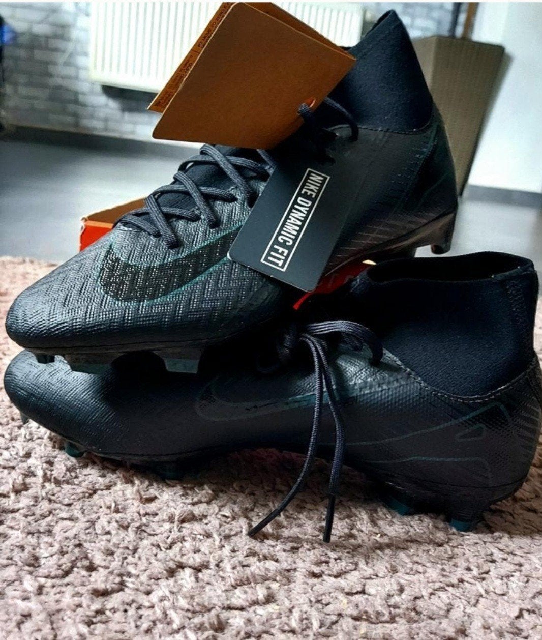 Chaussures foot neuves dipo en 38 et 39, Enlèvement, Noir