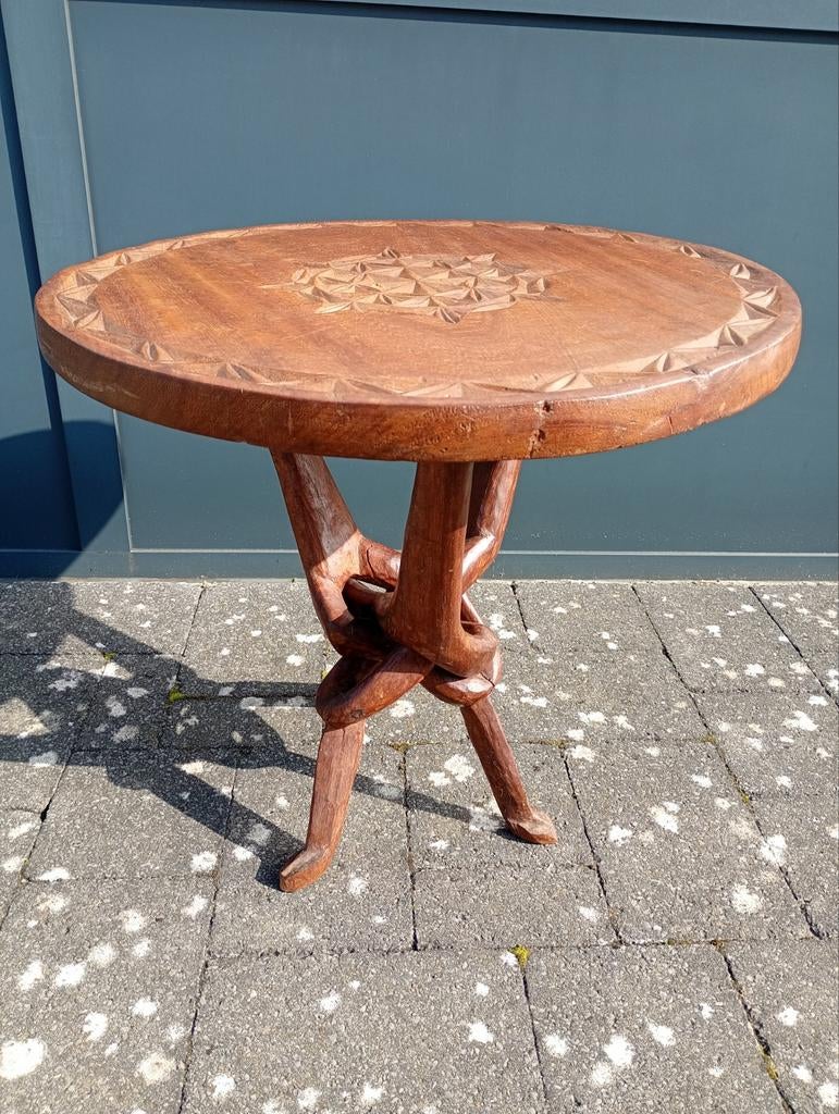 Bijzettafel Afrikaanse stijl, Ophalen