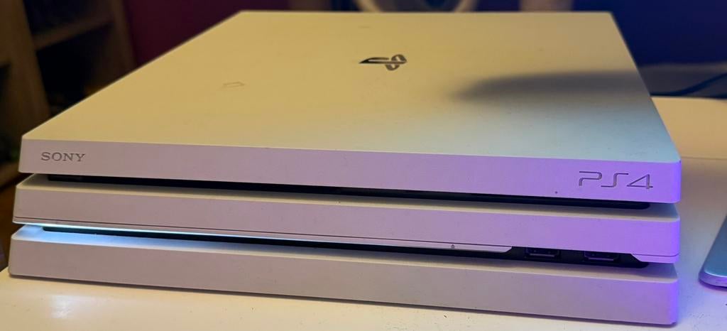 PS4 pro 1TB blanche + GTA 5, Ophalen, Zo goed als nieuw, Pro