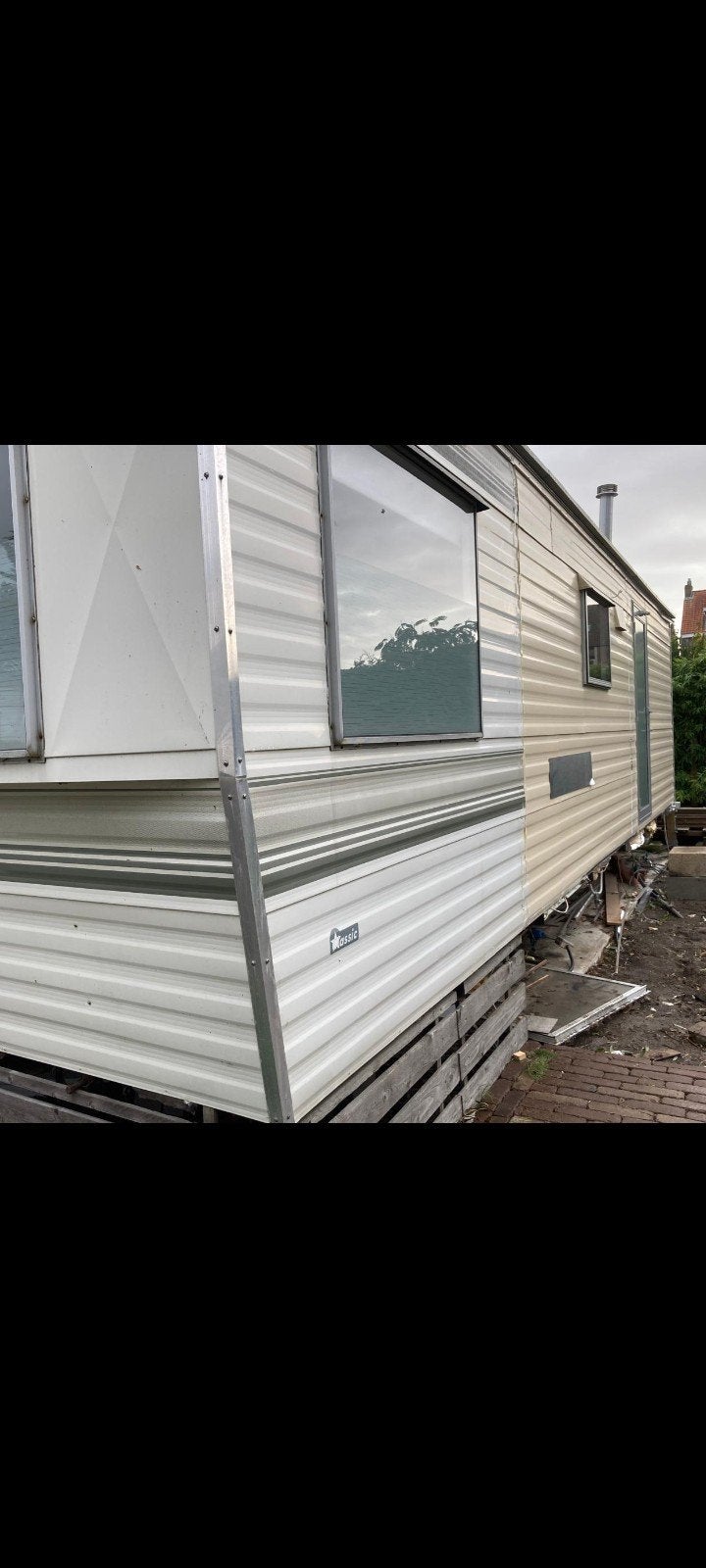 gerenoveerde caravan !!! koopje  moet snel weg