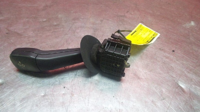KNIPPERLICHTSCHAKELAAR BMW 5 serie (E39) (|61318352014|), Gebruikt, BMW, Petuelring 130
80809  München, DE, Bayerische Motoren Werke AG