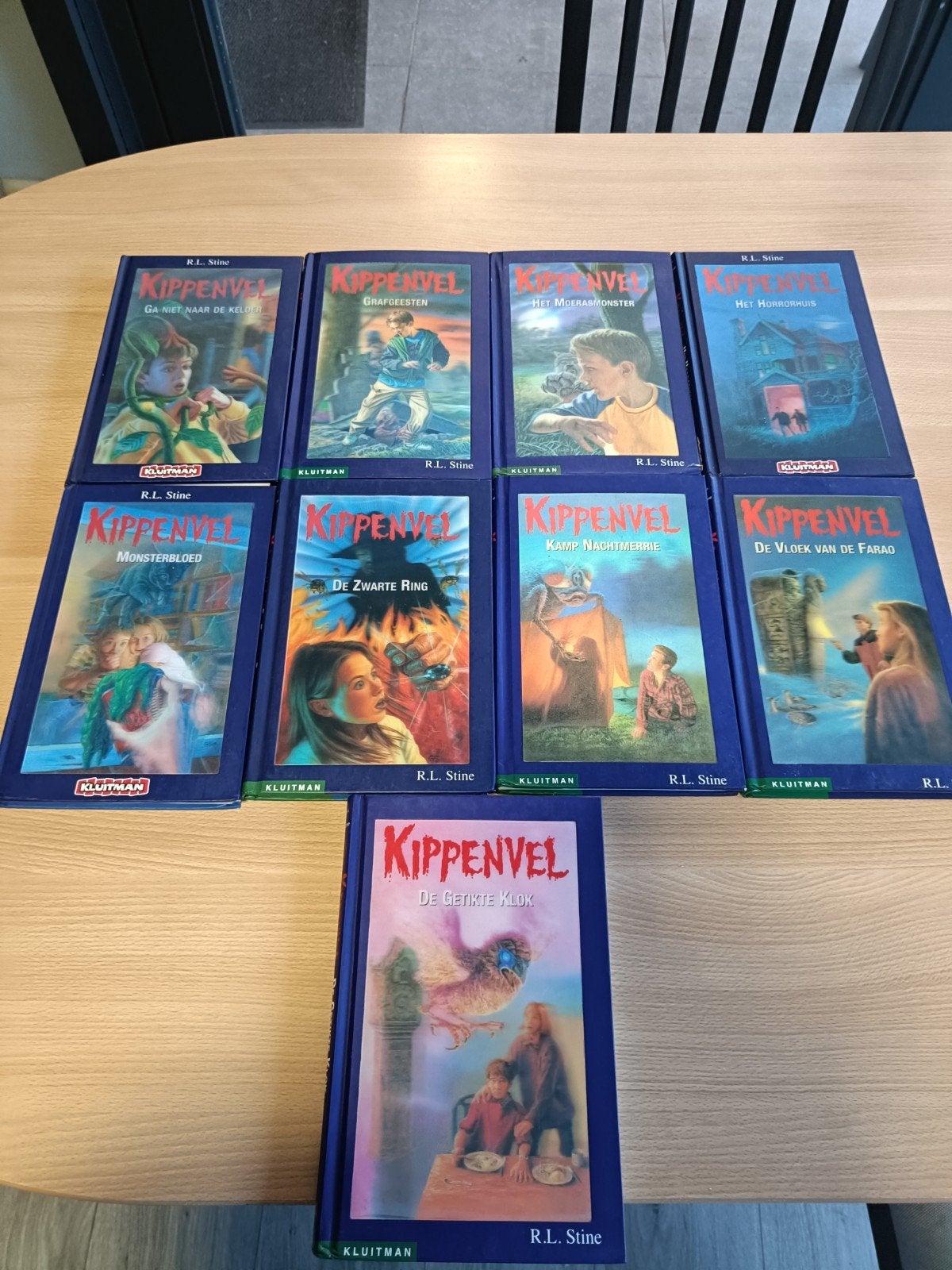 kippenvel boeken, Ophalen