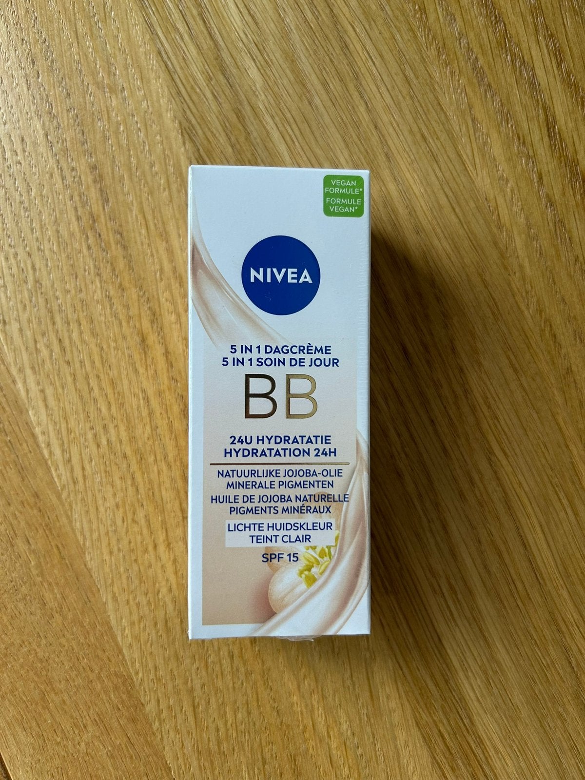 Nivea BB dagcreme, Handtassen en Accessoires, Uiterlijk | Gezichtsverzorging, Ophalen, Nieuw, Gehele gezicht, Verzorging