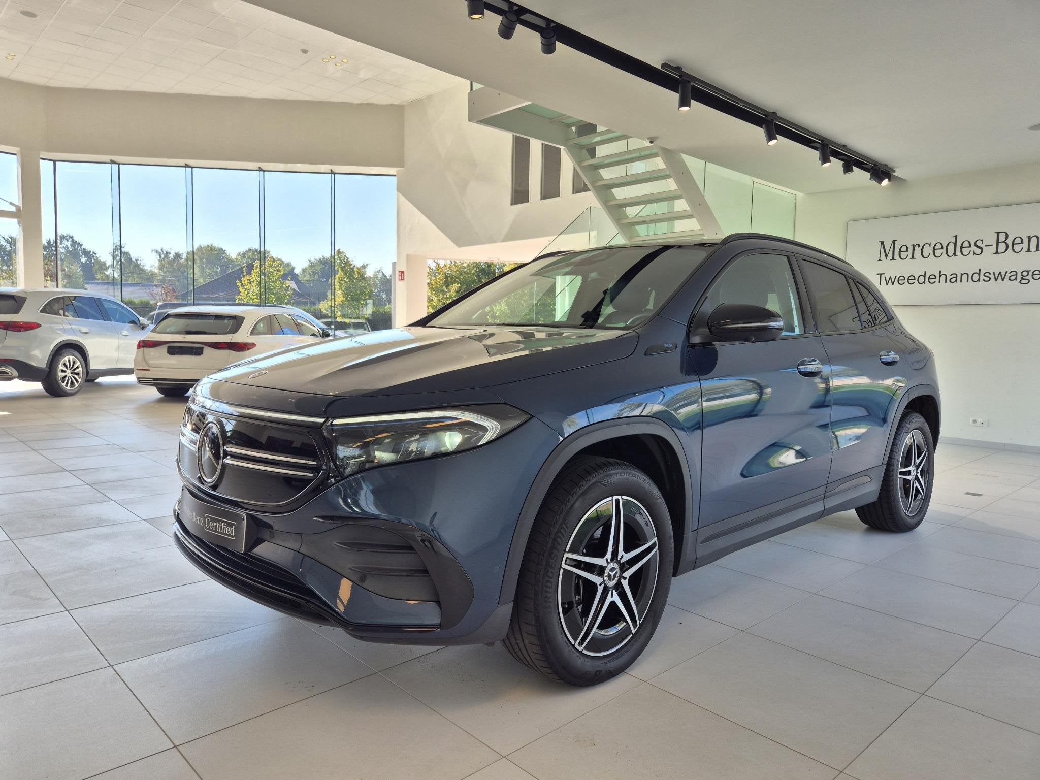 Mercedes-Benz EQA 250 AMG Line | Night Pack | Panoramisch Da, Dealer onderhouden, Stof, Gebruikt, Blauw
