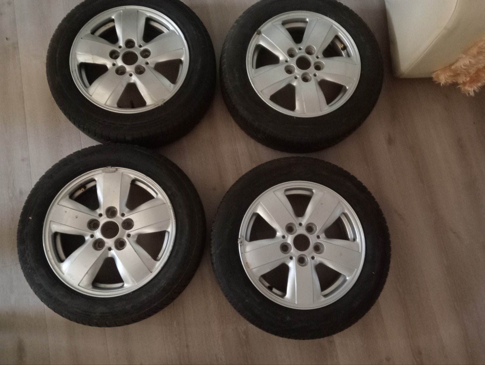 Jantes 5/100( 175/65r15), Autos : Pièces & Accessoires, Pneus & Jantes, Pneu(s)