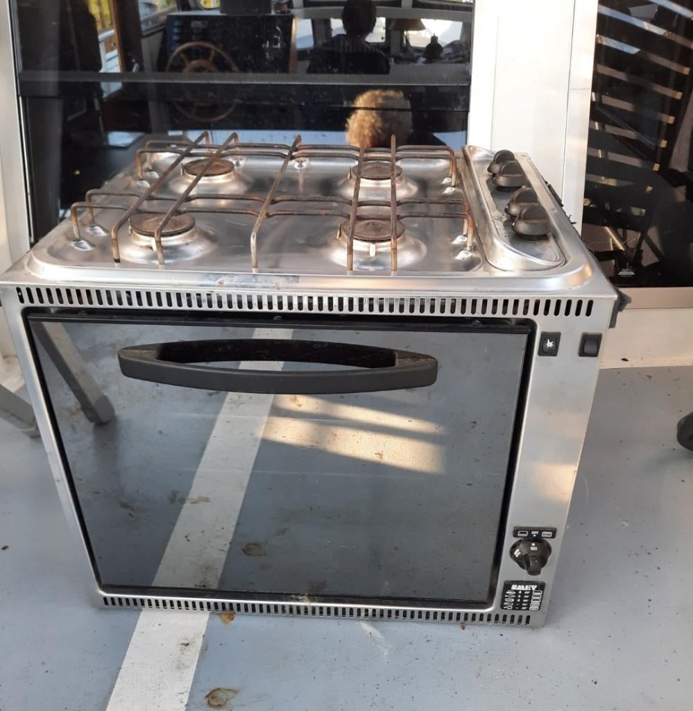 Cuisinière à gaz 4 brûleurs et four pour camping ou bateau, Enlèvement, Utilisé, Cuisine et Sanitaires