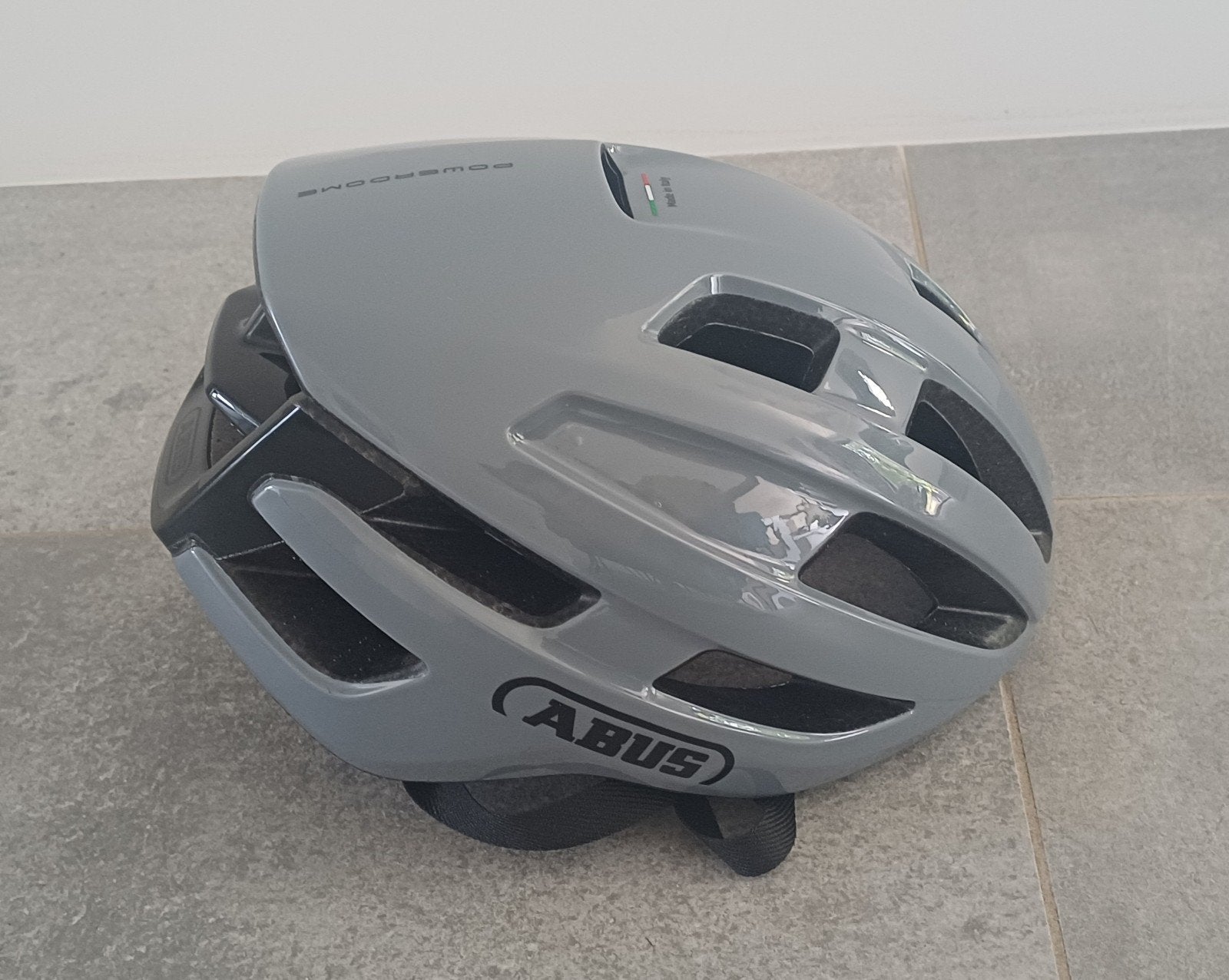 Abus helm powerdome ace race grey, Fietsen en Brommers, Fietsaccessoires | Fietshelmen, Ophalen, M