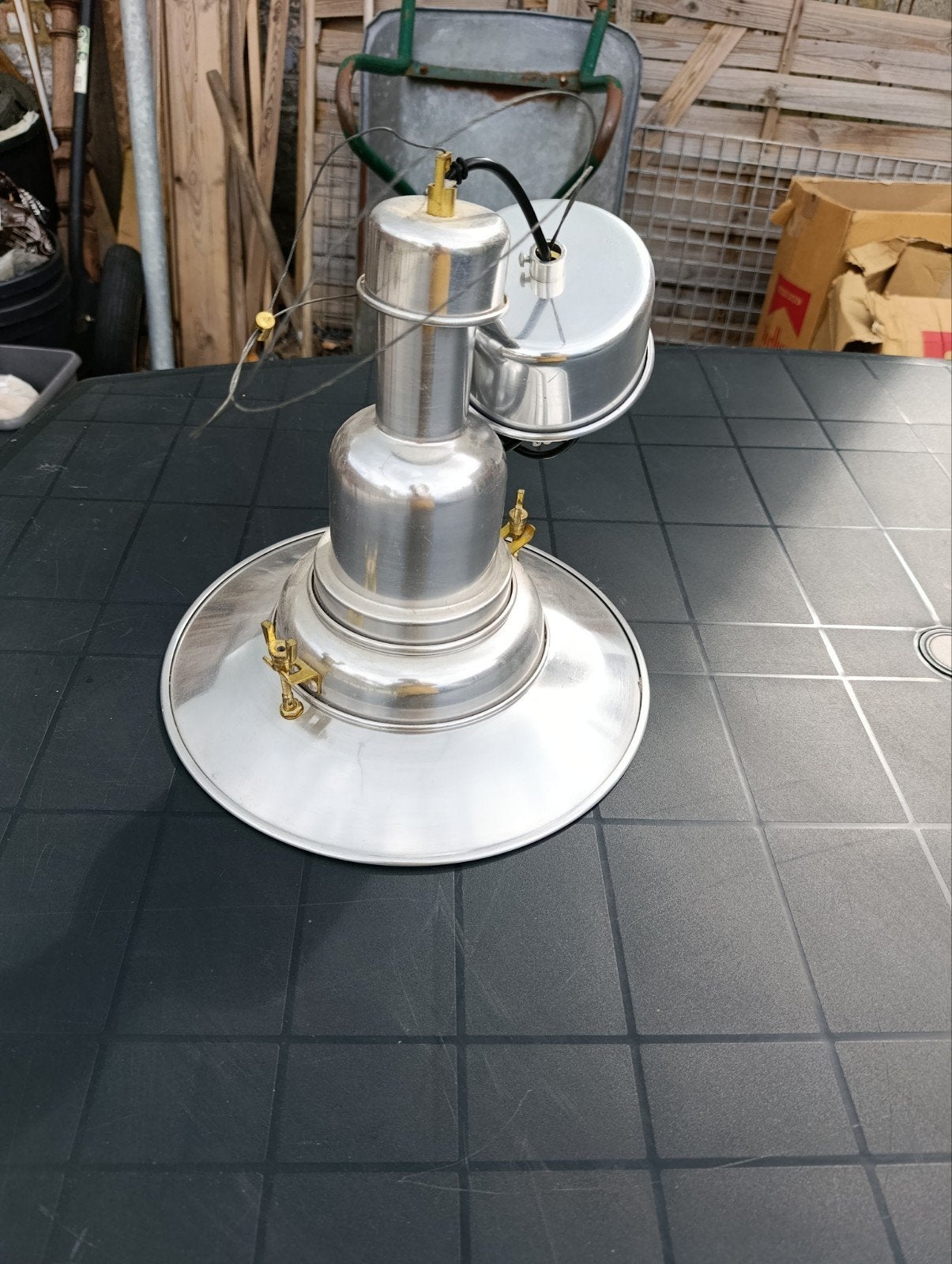 Lampe industrielle, Enlèvement