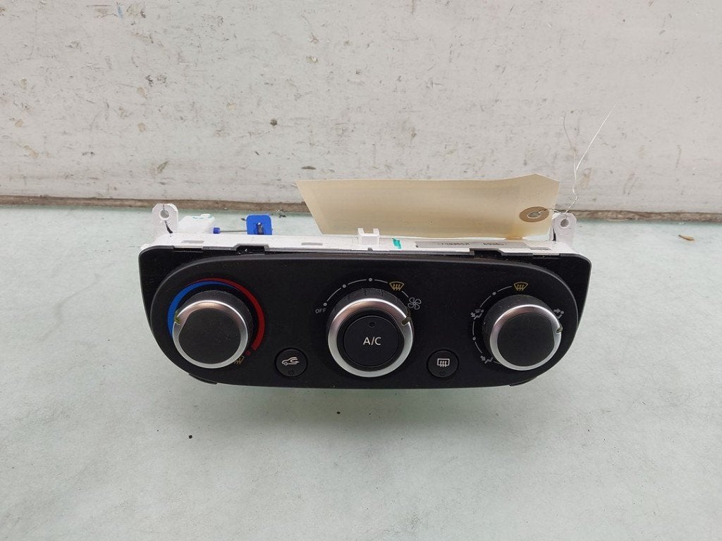 BEDIENINGSPANEEL VERWARMING Clio IV Estate / Grandtour (7R), Gebruikt, Renault, Peter-Huppertz-Straße 5
51063  Köln, DE, Dialog.deutschland@renault.de