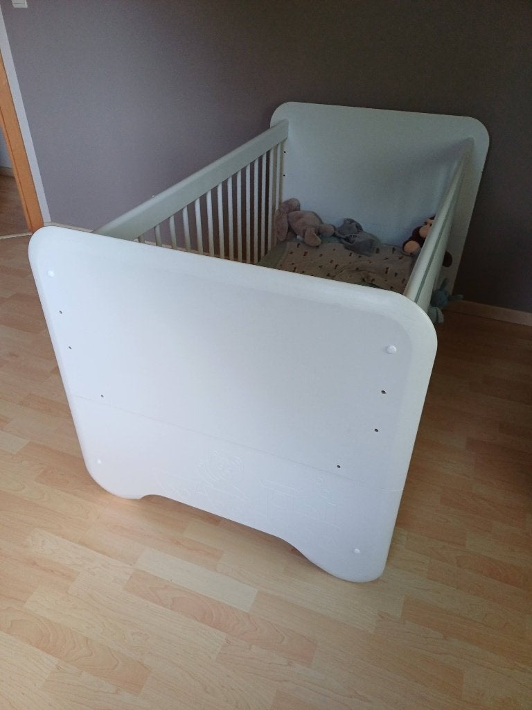 Omvormbaar baby- en peuterbed 70 x 140 cm, Ophalen, Gebruikt, Lattenbodem
