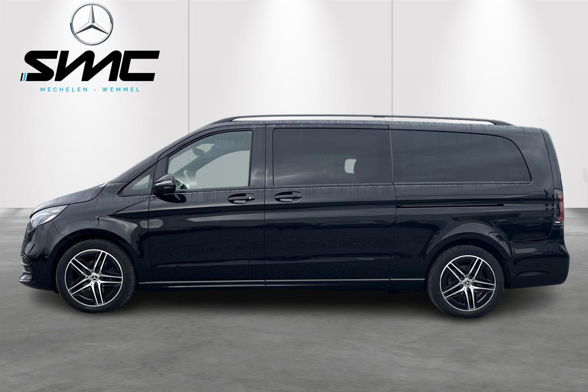 Mercedes-Benz V-klasse V300 d L3 9G-TRONIC AMG-LINE LUCHTVER, Auto's, Automaat, Gebruikt, 2500 kg, Zwart
