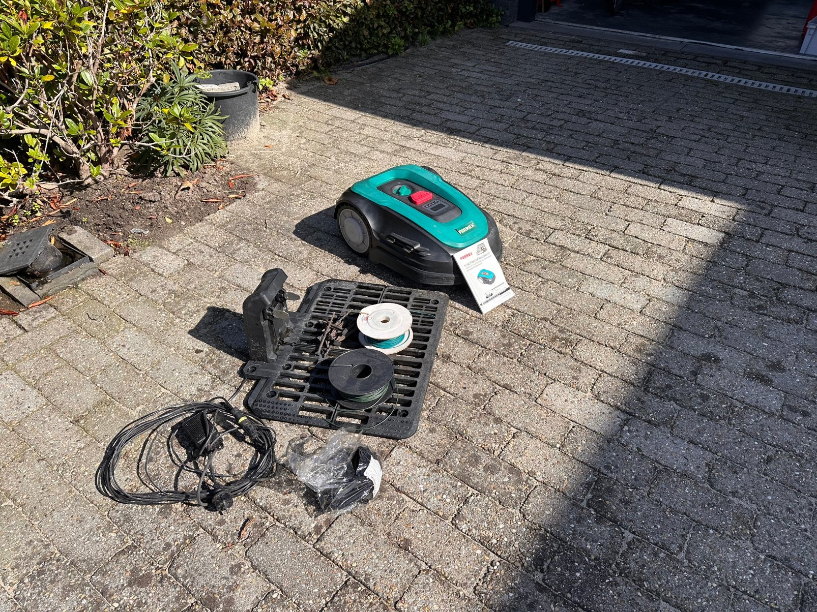 Ferrex robot grasmaaier, Tuin en Terras, Ophalen, Gebruikt, Bestuurbaar via app