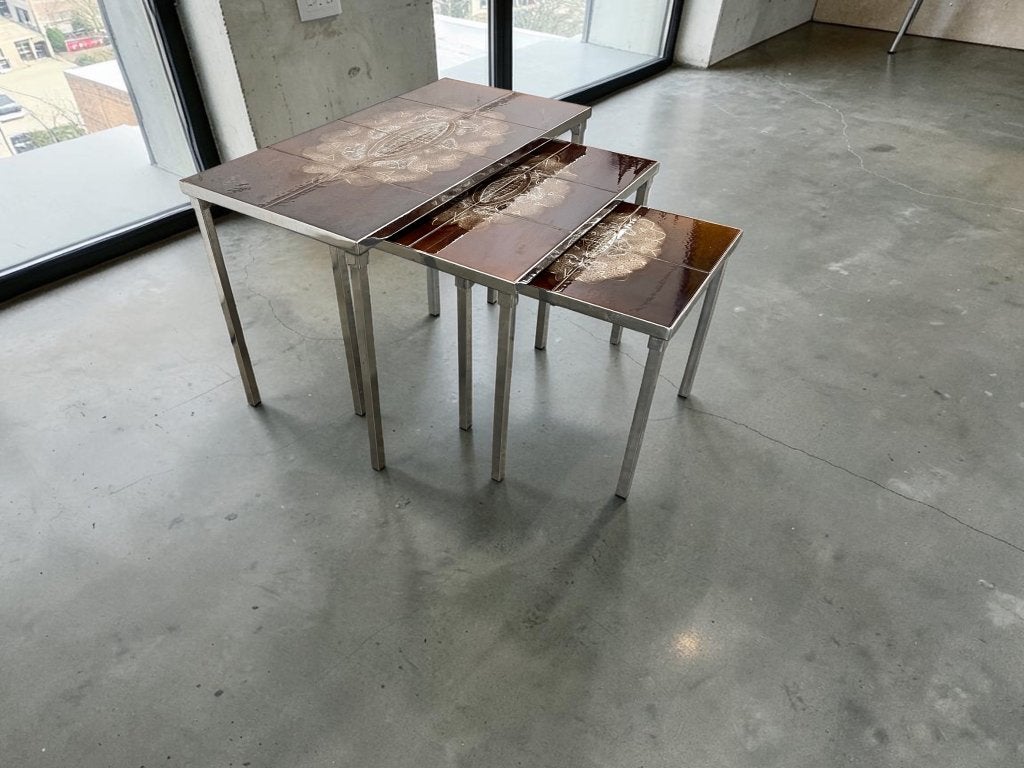 Set van 3 vintage nesting tables /bijzettafels met keramiek, Antiek en Kunst, Ophalen