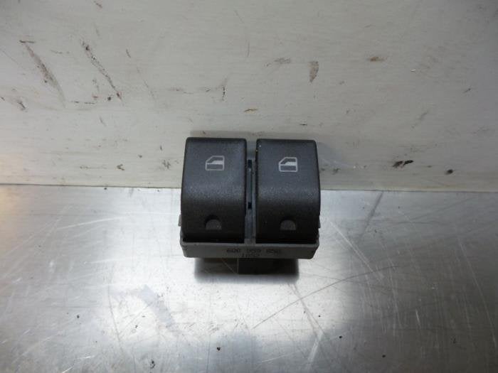 Commutateur vitre électrique d'un Seat Ibiza (Ibiza 02-), -, 3 mois de garantie, Utilisé, -