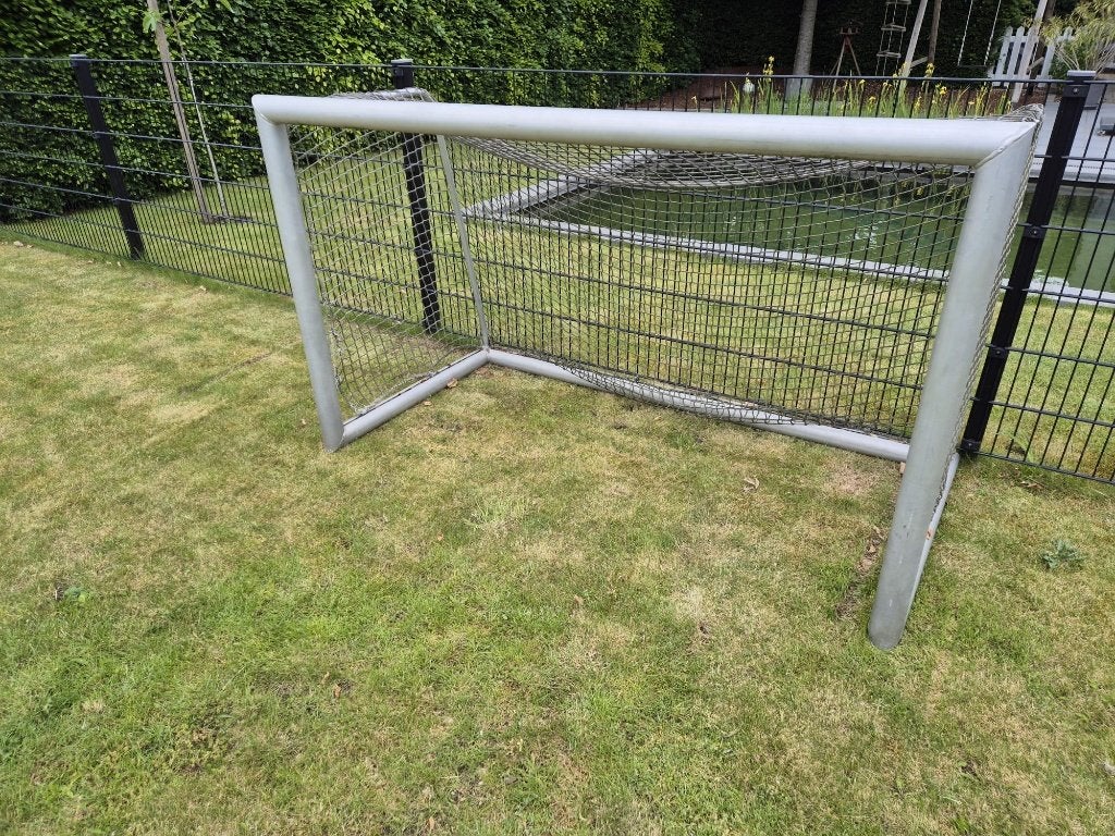 Sterke voetbal goal in aluminium met extra nieuw net, Sports & Fitness, Enlèvement, Utilisé, Autres types