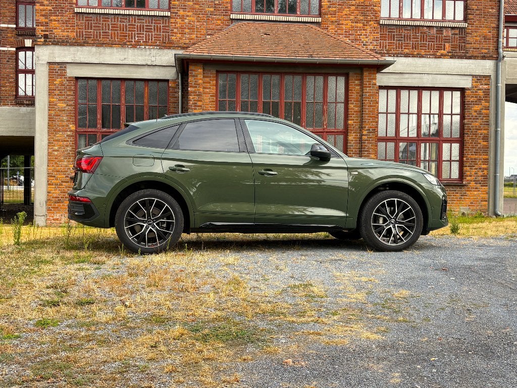 Audi Q5 55 TFSIe Quattro SB Sline Kameleon in district green, Auto's, Audi, Automaat, Dealer onderhouden, 4 cilinders, 34 g/km