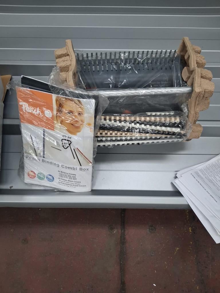 Relieuse à anneaux plastiques Star Binder 21, Enlèvement ou Envoi