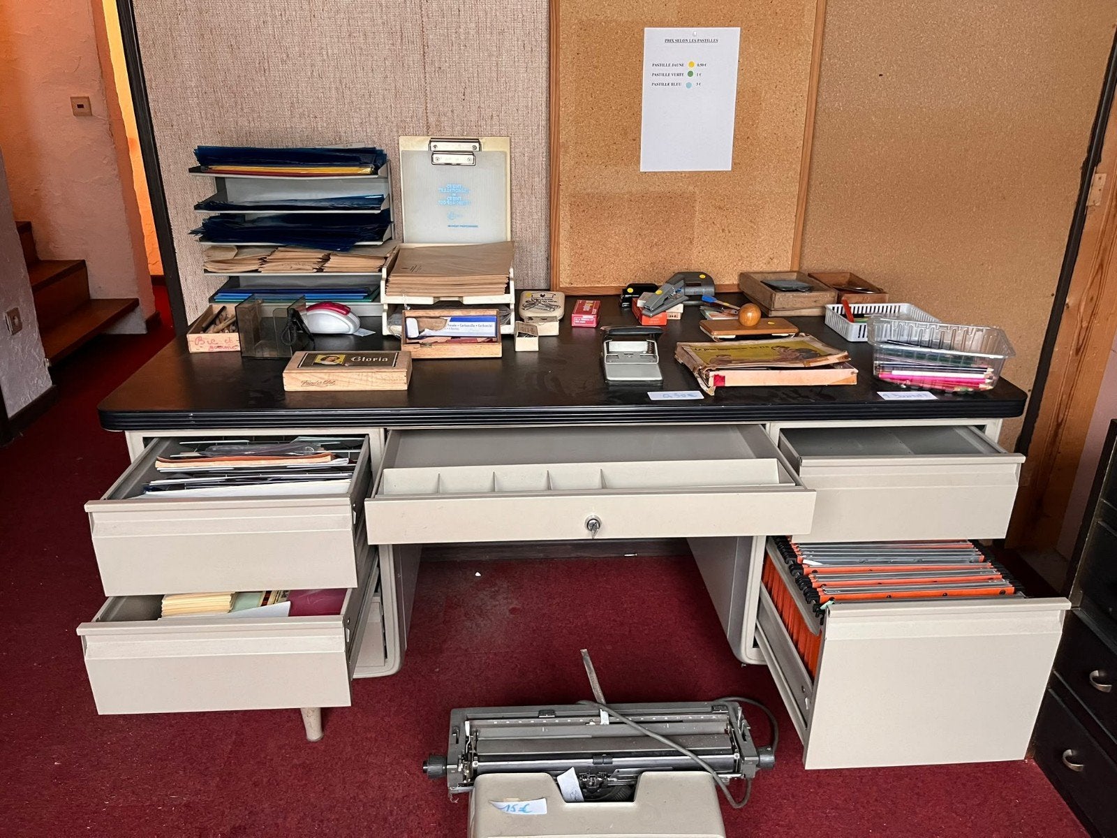 Bureau métallique, Maison & Meubles, Enlèvement