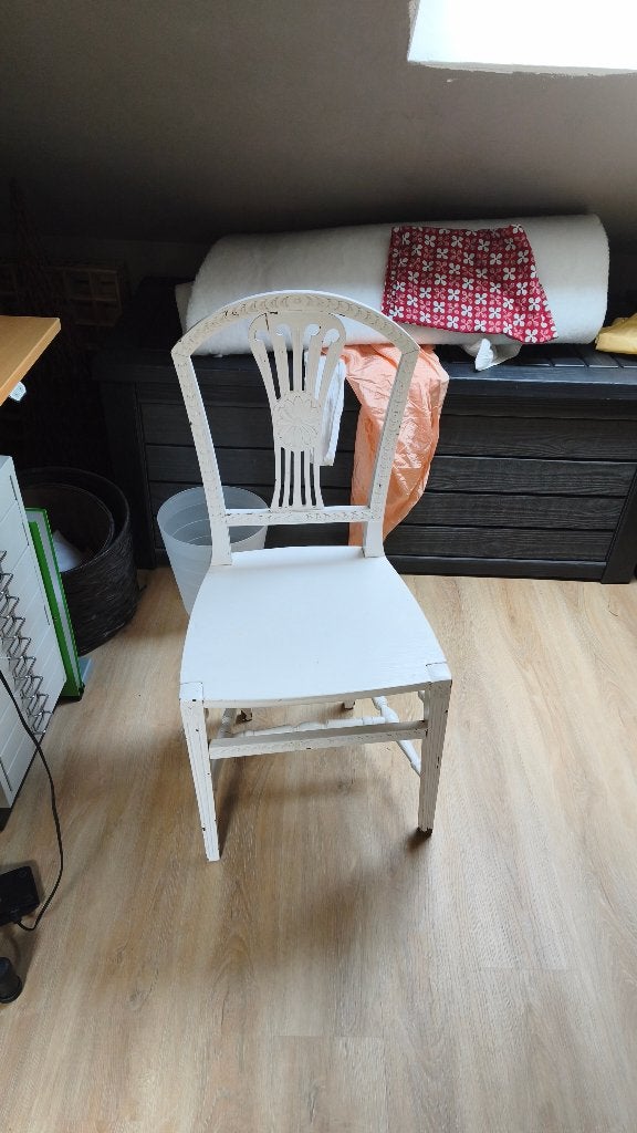 Chaise ancienne blanche, Enlèvement
