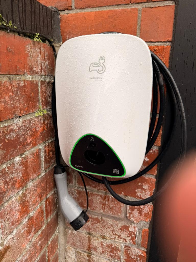 Schneider EVlink Home EVH4S03NC, Enlèvement ou Envoi, Comme neuf, Borne de recharge et Câble de charge