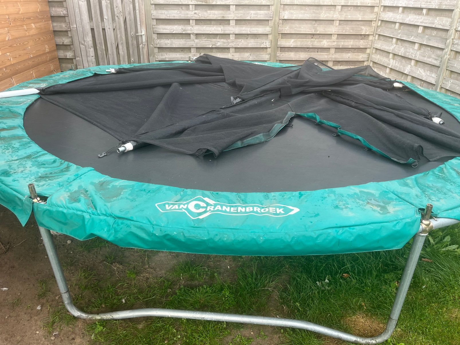 Trampoline, Enlèvement