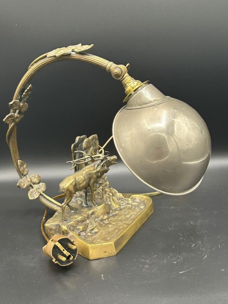 Lampe de table Art Déco ancienne avec cerf - chasse - 1930s, Envoi