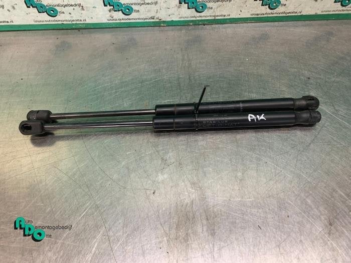 Set Gasdempers Achterklep van een Renault Megane (Megane 2 0, Auto-onderdelen, Gebruikt, -, Renault, -
