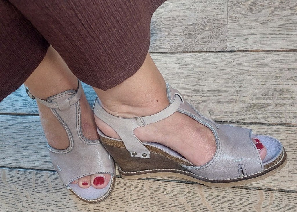 Sandales Kickers, pointure 36, couleur parme, Kleding | Dames, Schoenen, Overige kleuren, Kickers, Gedragen, Sandalen of Muiltjes