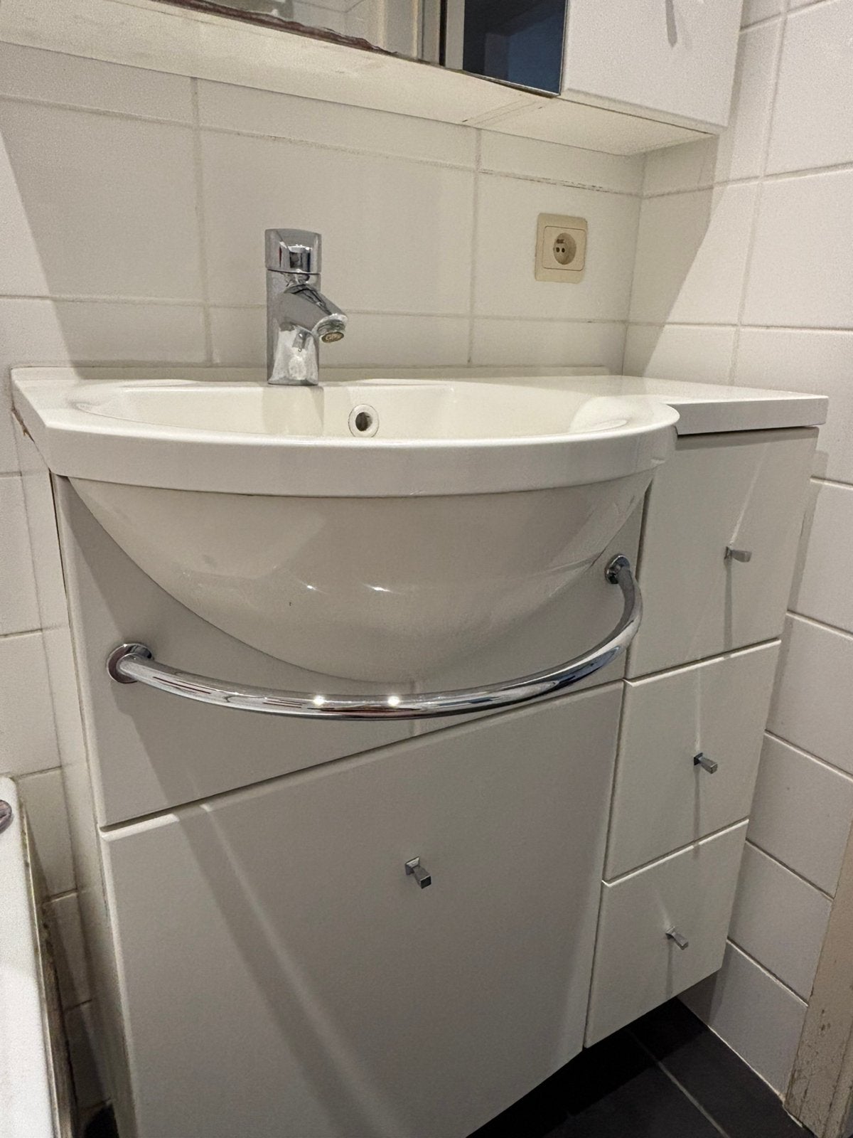 Vasque lavabo arrondie, bon état, Maison & Meubles, 25 à 50 cm, Lavabo ou Évier, Moins de 100 cm, Enlèvement