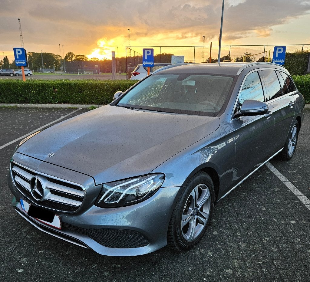 MERCEDES E 200, AMGLINE 2.0 E KLASSE, Auto's, Automaat, Dealer onderhouden, Achterwielaandrijving, Leder en Stof