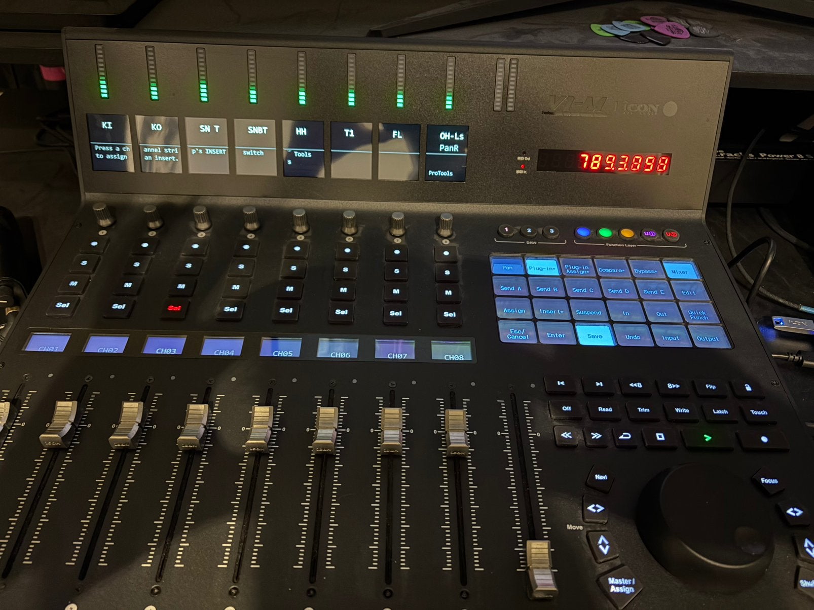 Icon V1-M, Muziek en Instrumenten, Ophalen, Zo goed als nieuw