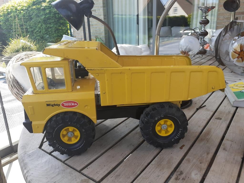Camion à benne basculante Mighty Tonka XMB 975, Enlèvement ou Envoi, Utilisé, Bus ou Camion