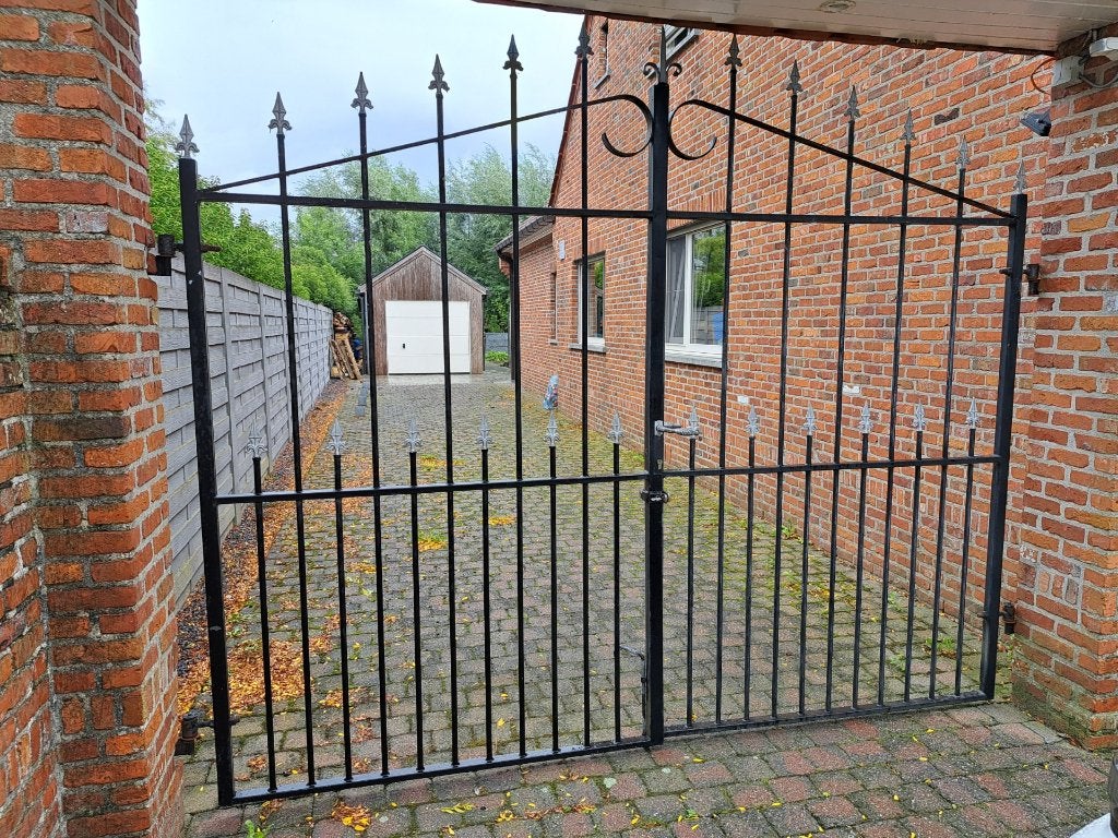 Ijzeren dubbele poort – 2,80 m breed, Ophalen, Gebruikt, Aluminium, Spijlenhekwerk