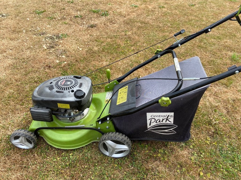 Benzine grasmaaier central park, Tuin en Terras, Ophalen, Gebruikt, Benzine-grasmaaier, Opvangzak