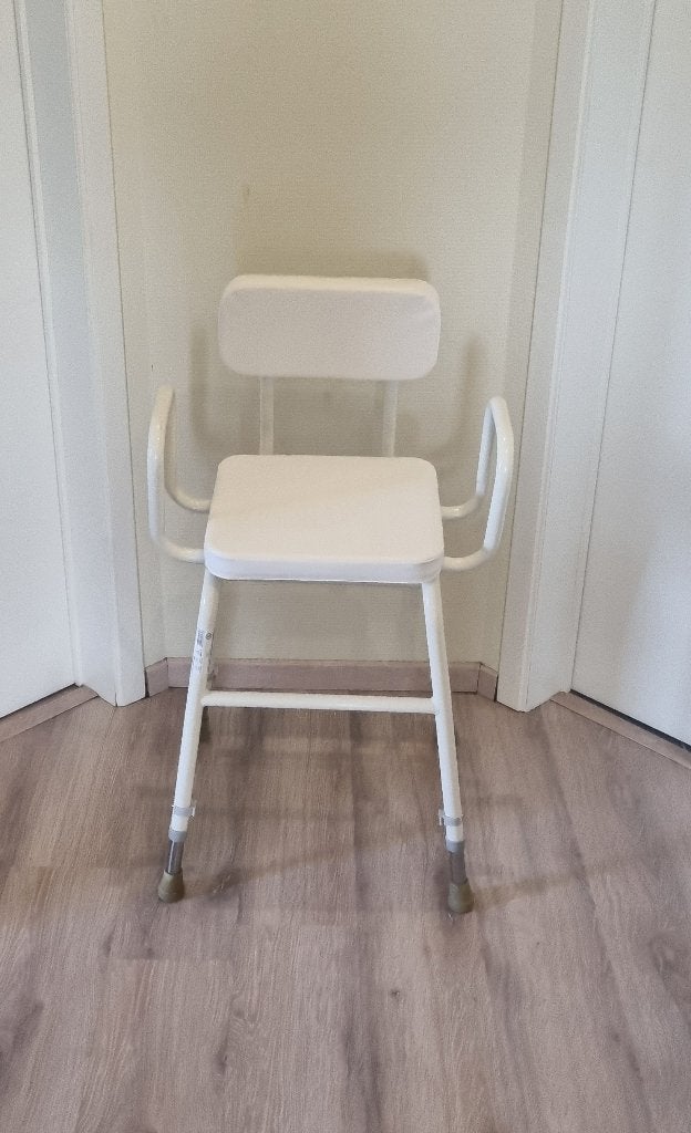 Chaise de douche avec assise en vinyle, accoudoirs+dossier, Divers, Matériel Infirmier, Enlèvement