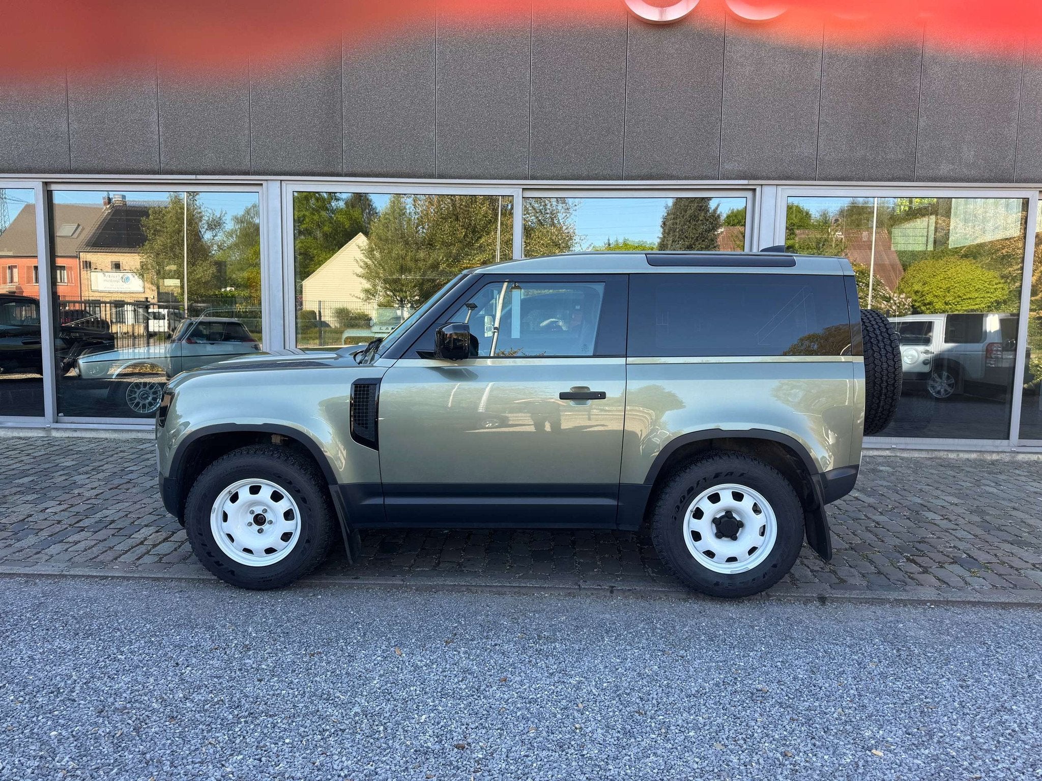 Land Rover Defender Defender 90 3.0 D MHEV D200 (42.107,44 +, Automaat, Stof, Gebruikt, 2996 cc