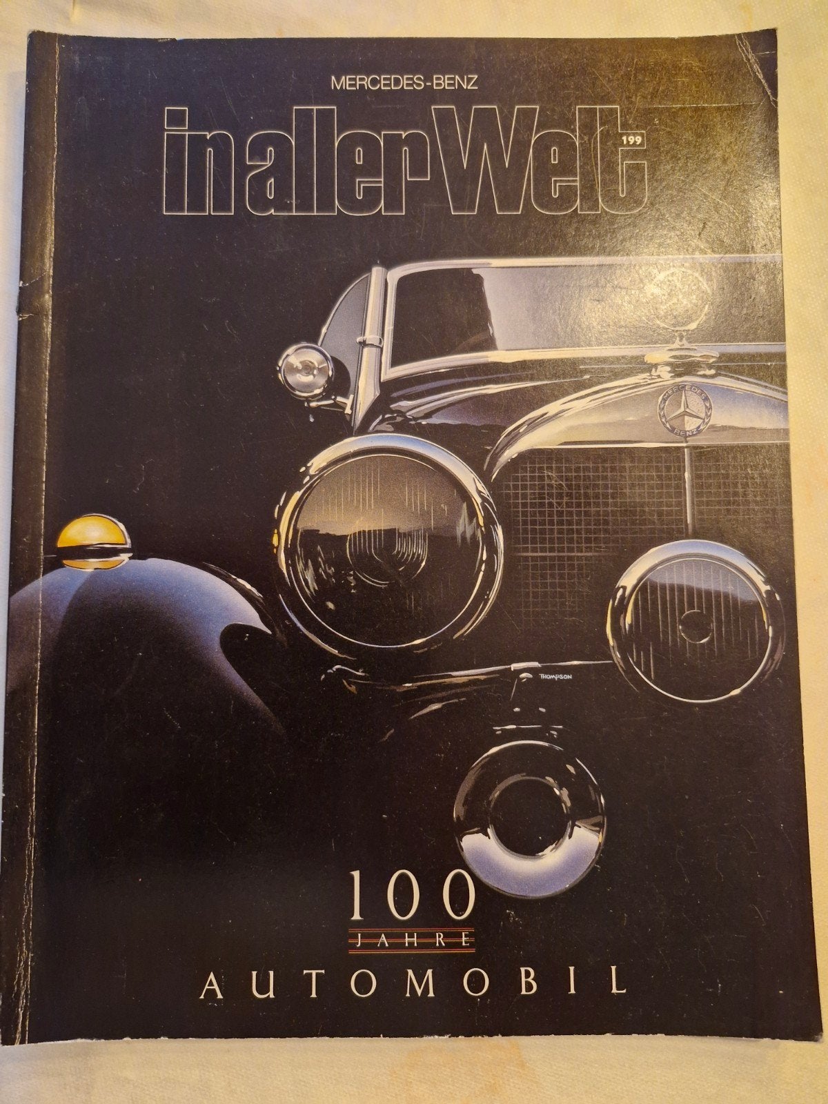 Boek , Mercedes-Benz in aller Welt, 100 jahre Automobil 1986, Boeken, Auto's | Boeken, Gelezen, Diverse auteurs, Mercedes, Ophalen of Verzenden