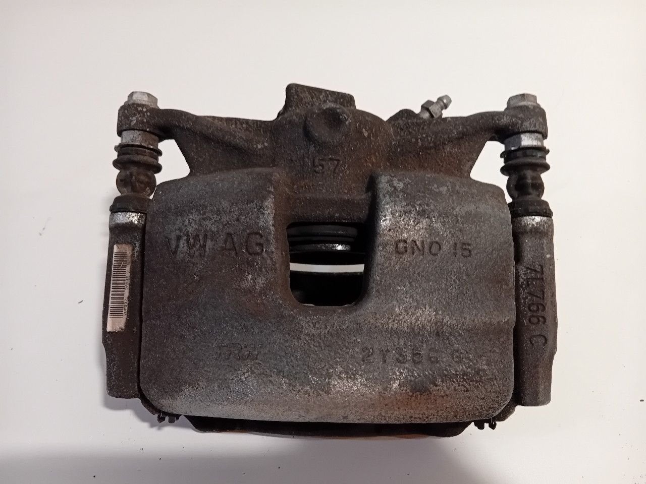 Remklauw links voor Volkswagen Golf, Onderdelen@venauto.nl, Van der Ven Autorecycling B.V., Ettenseweg 76, 4706 PB Roosendaal, The Netherlands