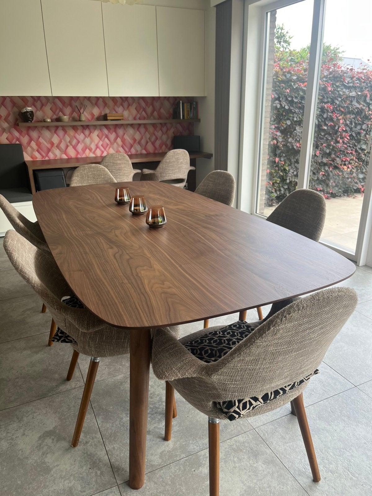 Nieuwe eettafel in walnoot, Ophalen, 100 tot 150 cm, Design, Vijf personen of meer